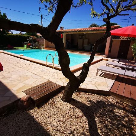 Gites Avec Grande Piscine Et Sa Terrasse Privative Bernis Exterior photo