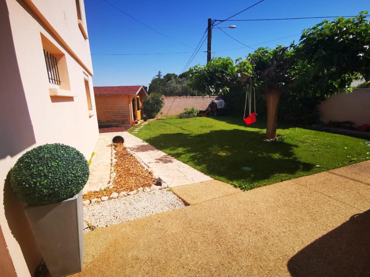 Gites Avec Grande Piscine Et Sa Terrasse Privative Bernis Exterior photo